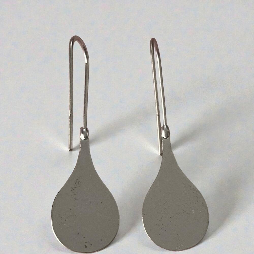 Simple Drop Vintage Silver Earring - Picture 6 of 6